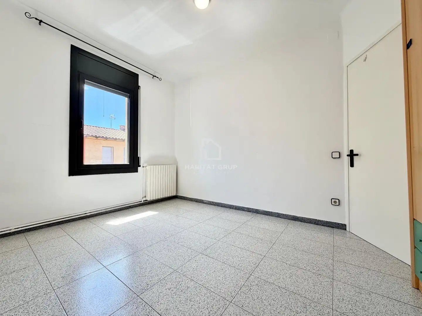 Habitación de Casa adosada en venta en Manlleu con Calefacción, Jardín privado y Terraza