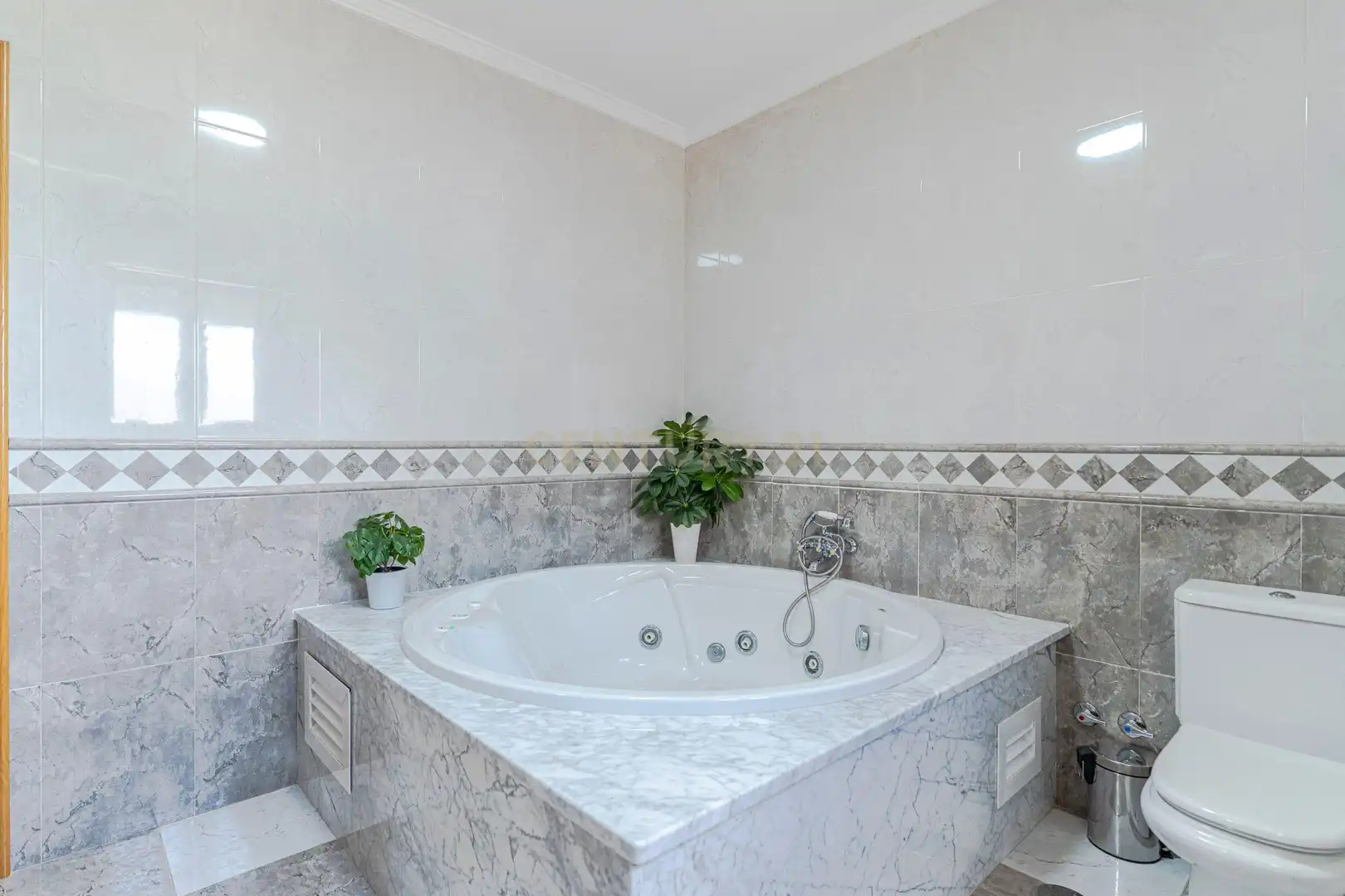 Baño de Casa o chalet en venta en Las Gabias con Jardín privado, Trastero y Piscina