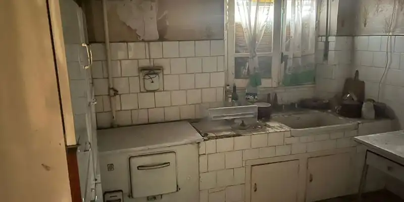 Cuina de Casa o xalet en venda en La Robla  amb Jardí privat i Traster