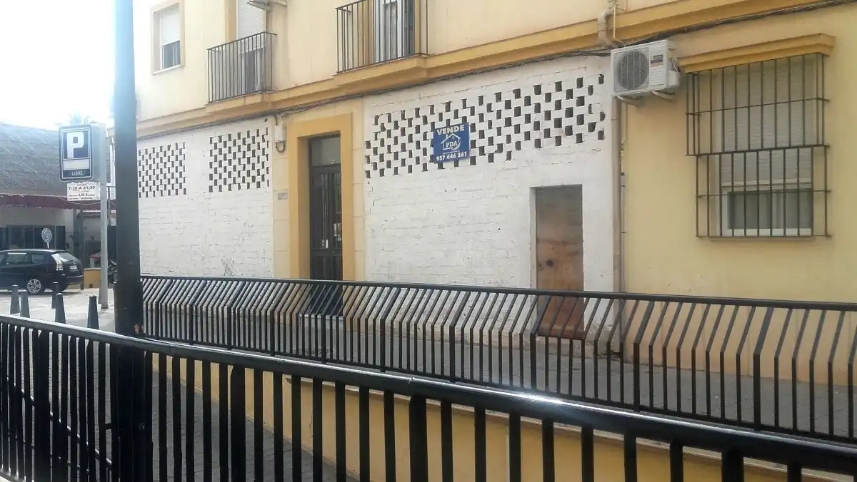 Business premises for sale in Palma del Río, imagen 2