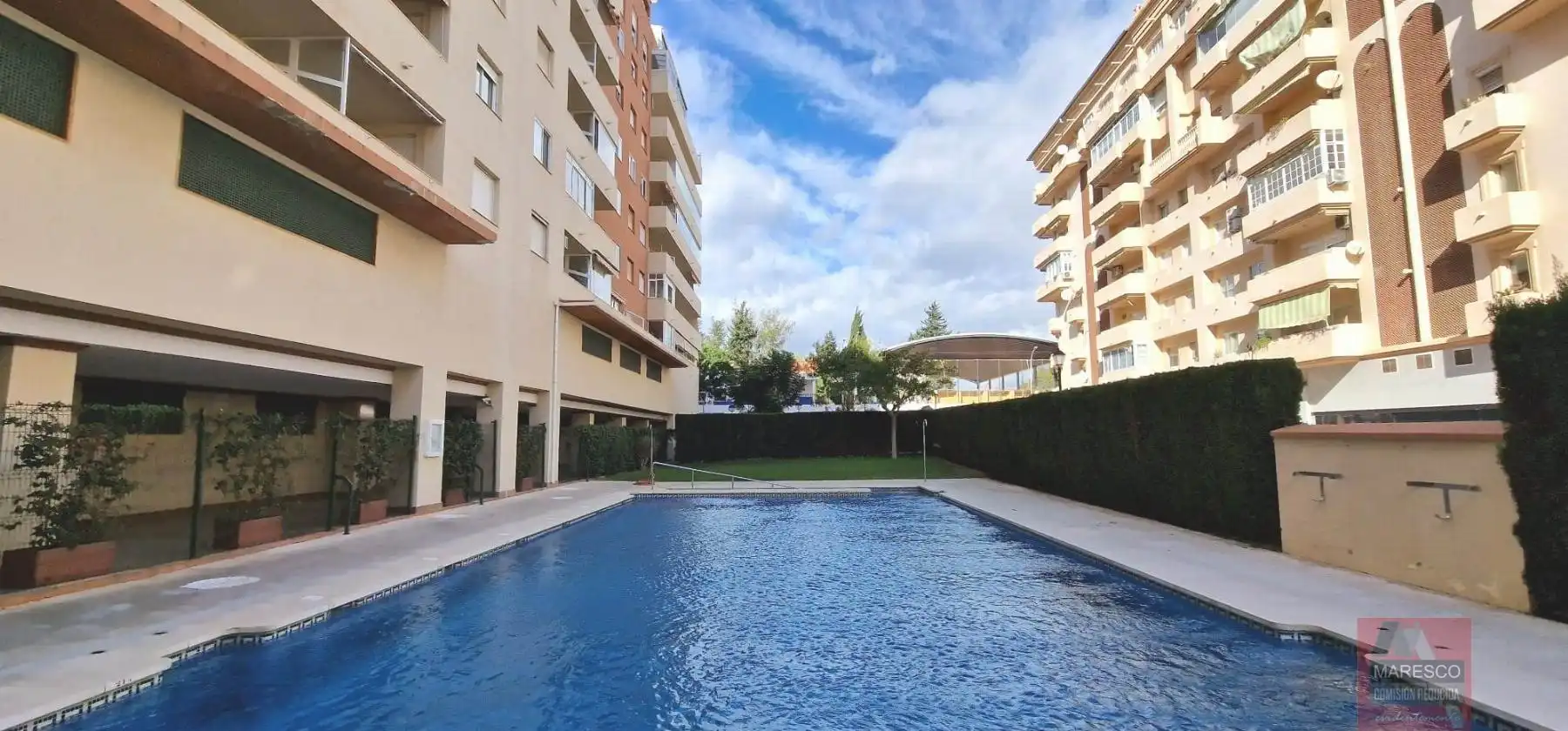 Piscina de Piso en venta en Fuengirola con Aire acondicionado, Terraza y Piscina comunitaria