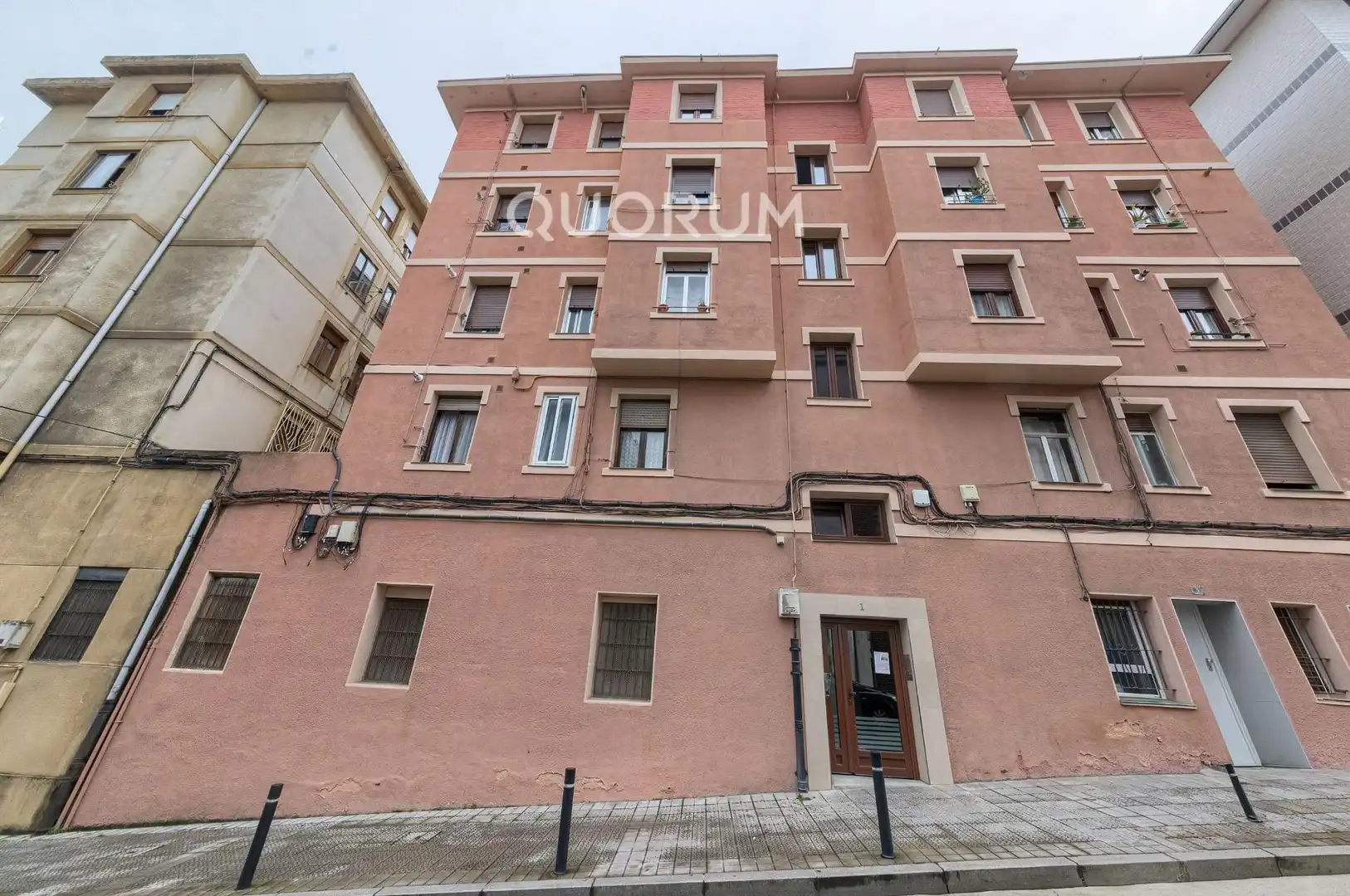 Vista exterior de Piso en venta en Basauri  con Calefacción y Amueblado