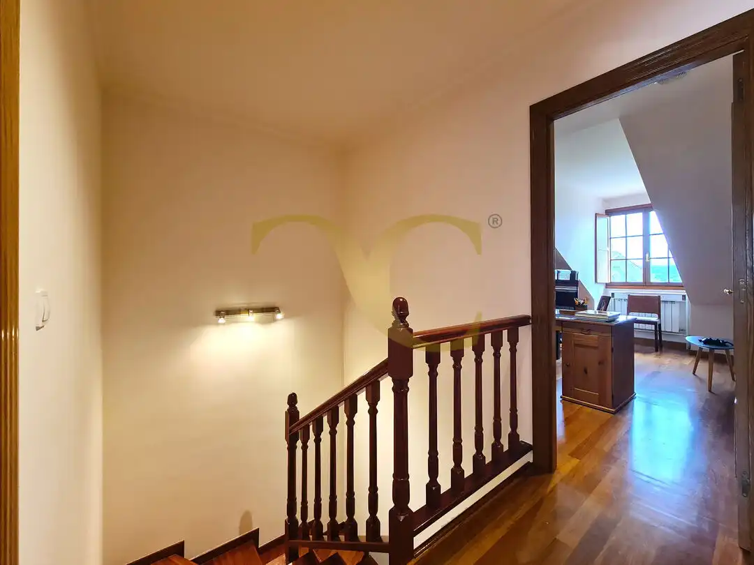 Casa adosada en venda en Gijón  amb Calefacció i Traster