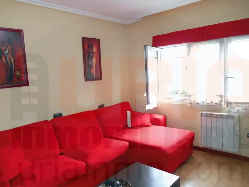 Sala de estar de Piso en venta en Oviedo  con Calefacción, Trastero y Amueblado