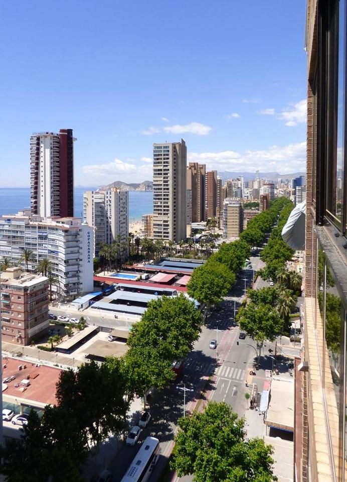 Vista exterior de Estudi en venda en Benidorm amb Piscina, Moblat i Piscina comunitària