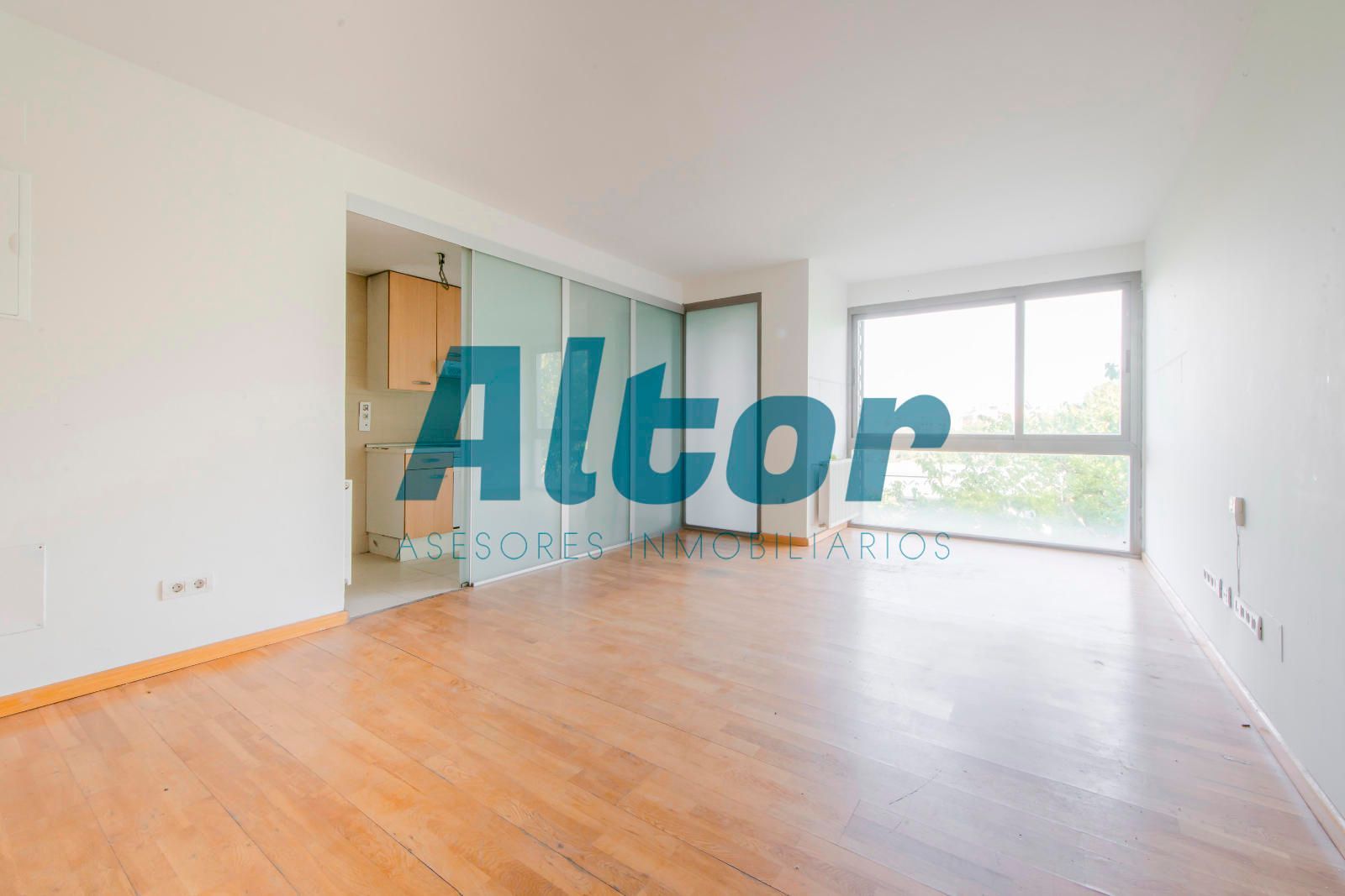 Habitación de Piso en venta en  Madrid Capital con Trastero, Piscina y Piscina comunitaria