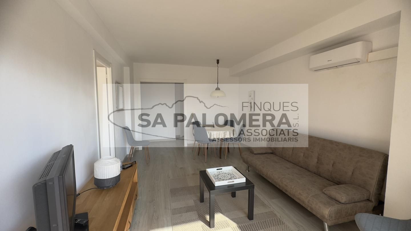 Sala d'estar de Pis de lloguer en Blanes amb Aire condicionat, Terrassa i Moblat