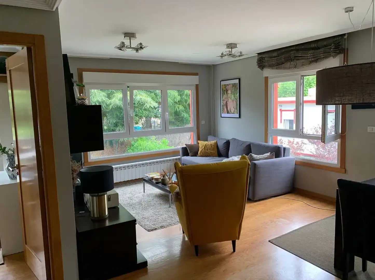 Sala de estar de Dúplex en venta en Oleiros con Calefacción, Trastero y Amueblado