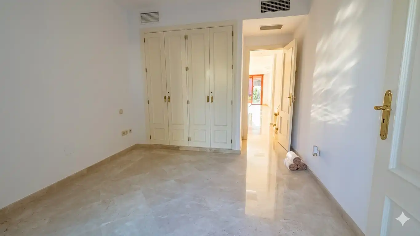Flat for sale in Estepona  with Air Conditioner, Heating and Terrace