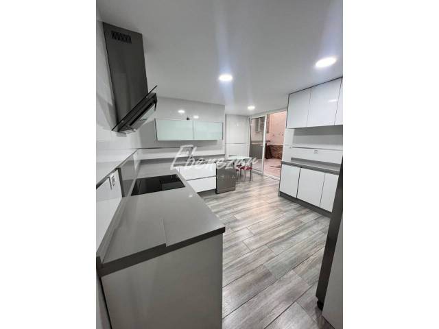 Piso en Venta en Alfonso XIII en Casco Antiguo