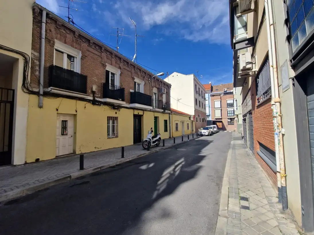 Vista exterior de Estudio en venta en Madrid con Horno y Lavadora