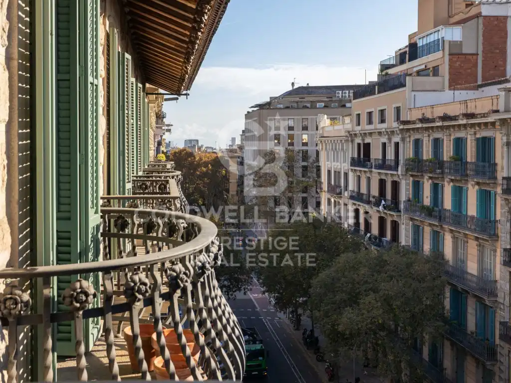 Exterior view of Attic for sale in Barcelona  with Terrace, Swimming Pool and Balcony