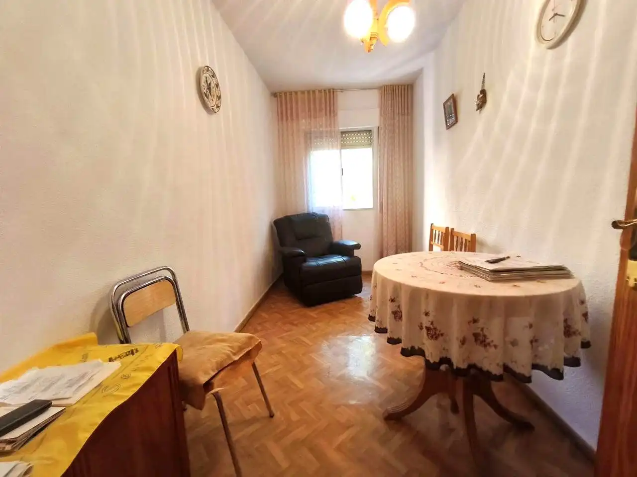 Habitación de Piso en venta en Madrid con Calefacción, Parquet y Terraza
