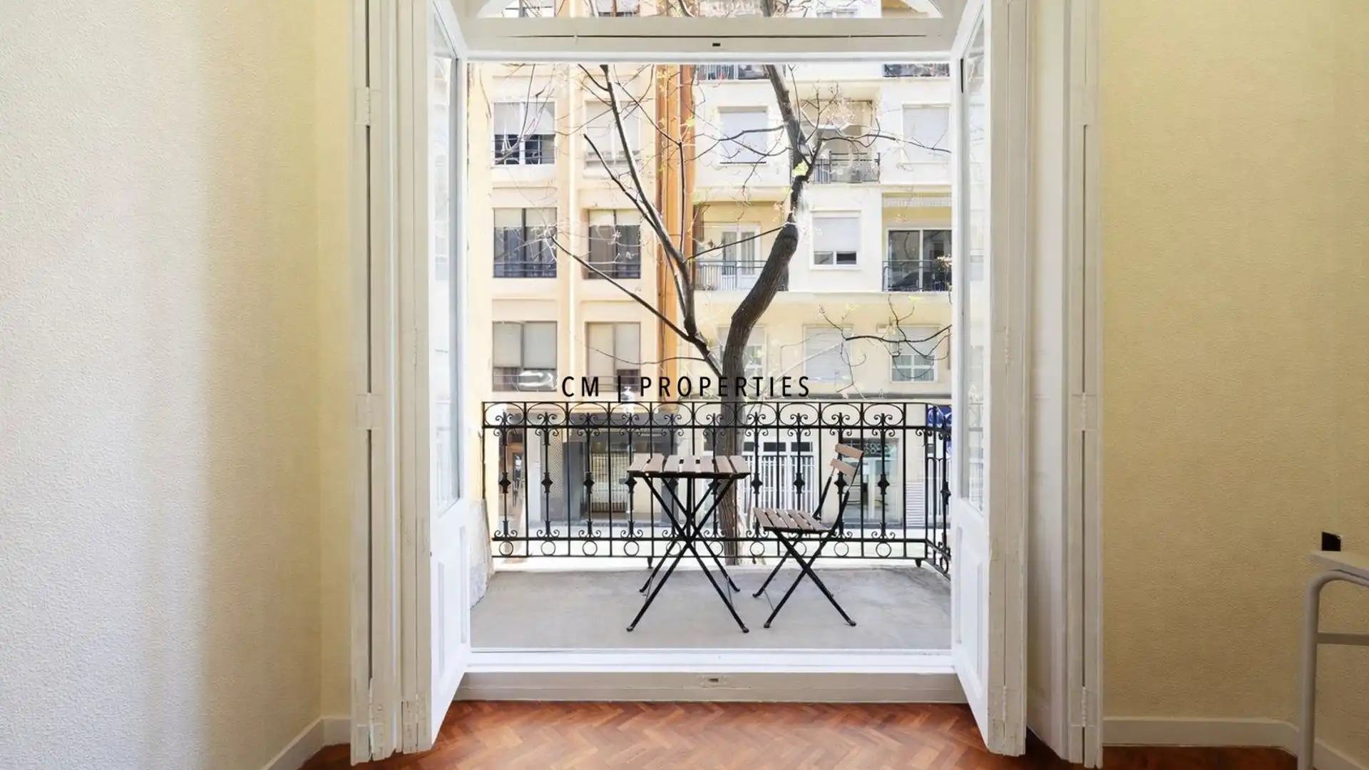 Vista exterior de Piso de alquiler en  Valencia Capital con Parquet, Terraza y Amueblado