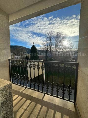 Casa-chalet en Venta en Laza