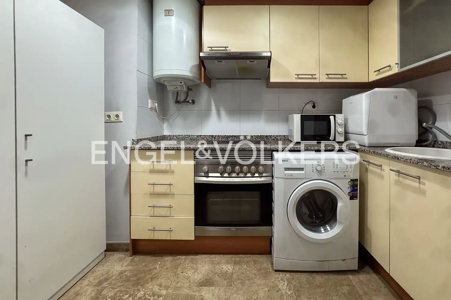 Cocina de Piso de alquiler en Valencia con Aire acondicionado, Calefacción y Amueblado