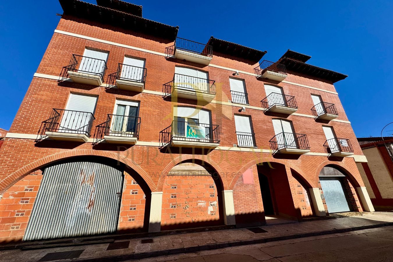 Vista exterior de Pis en venda en Gordoncillo amb Terrassa i Balcó