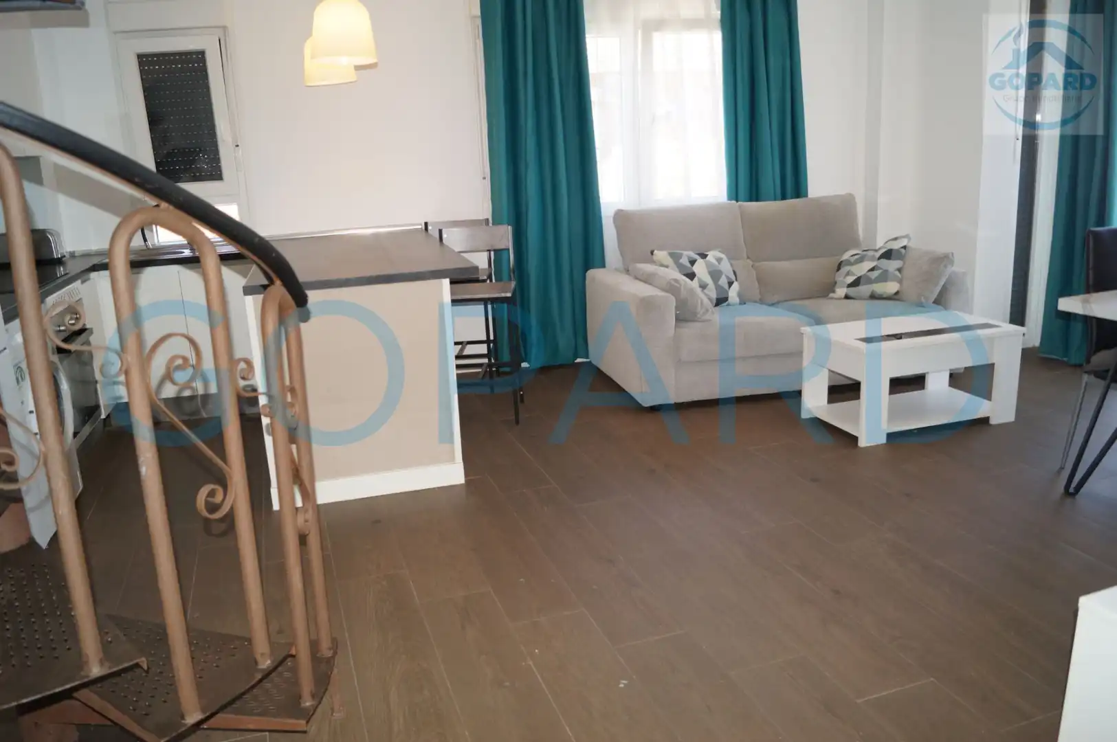 Sala d'estar de Dúplex de lloguer en Villanueva de la Cañada amb Aire condicionat, Calefacció i Moblat