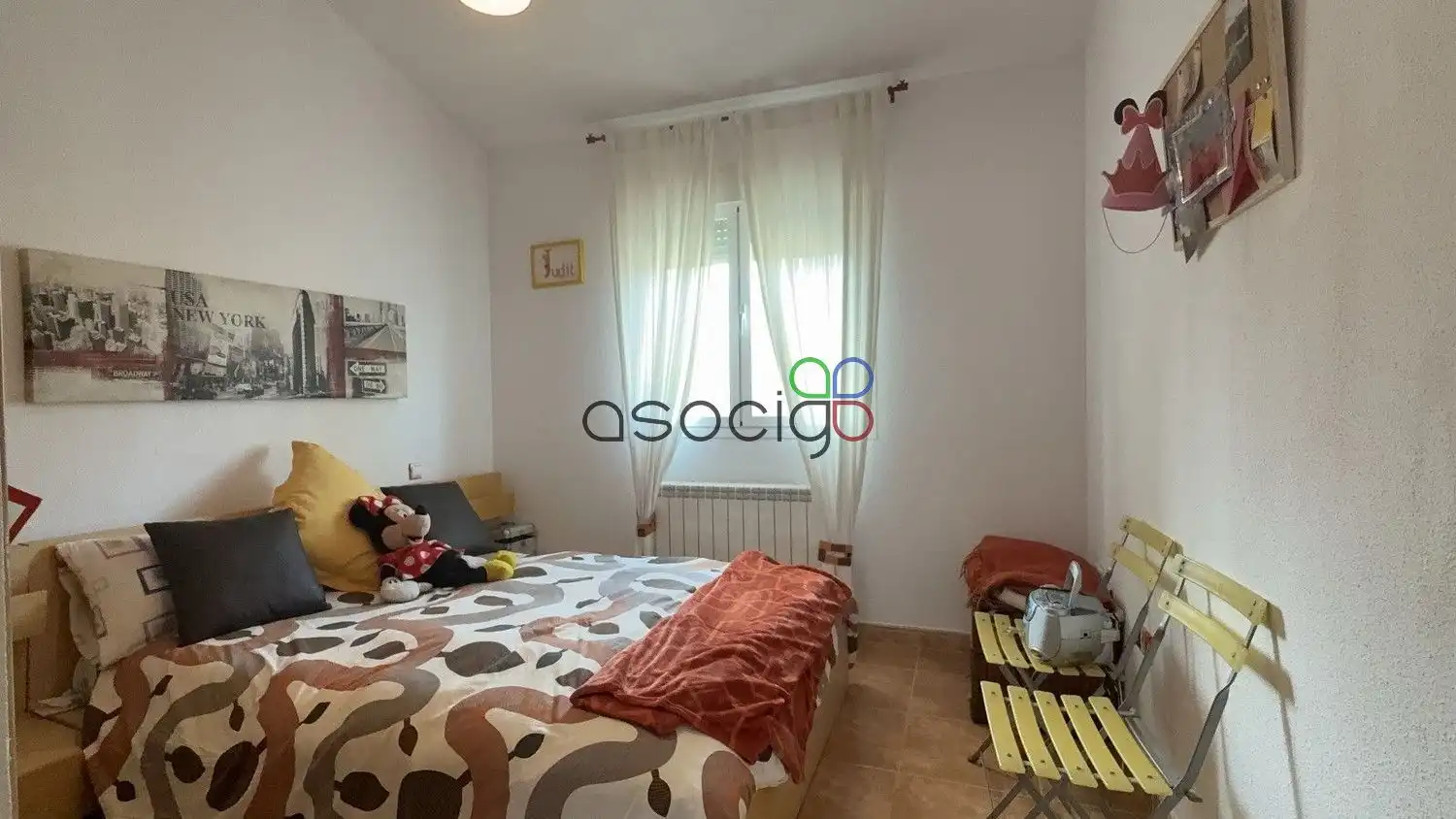 Habitación de Casa adosada en venta en Cabanillas del Campo con Calefacción, Jardín privado y Terraza