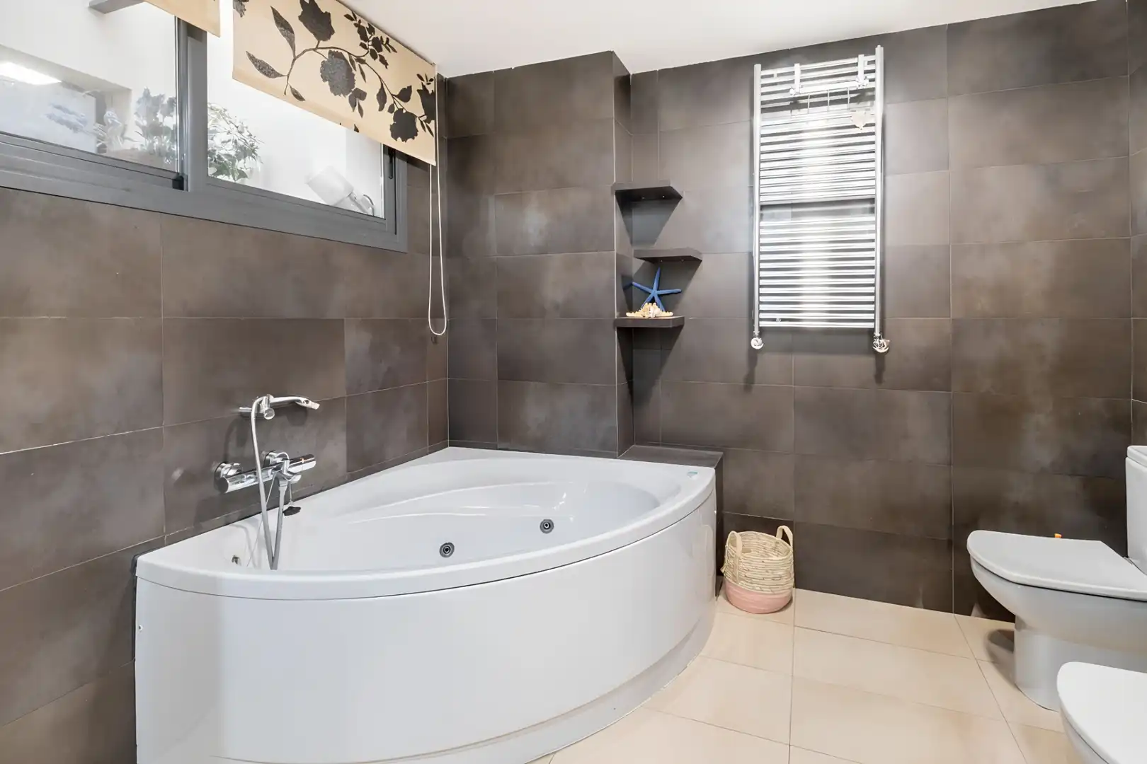 Bathroom of Flat for sale in Sant Cugat del Vallès  with Air Conditioner, Heating and Parquet flooring