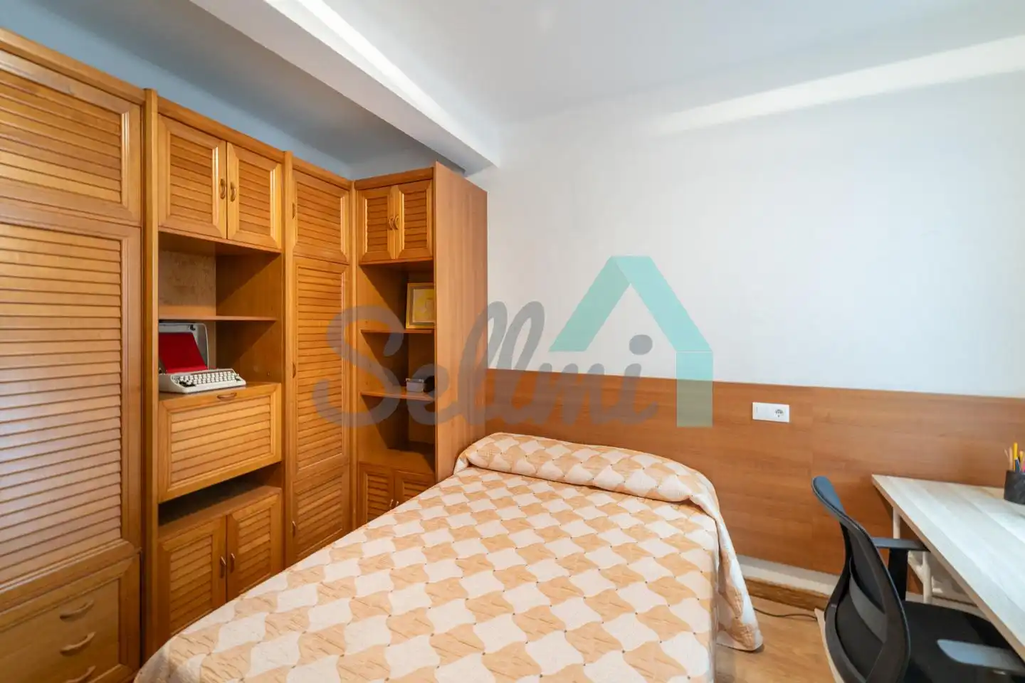 Schlafzimmer von Wohnung zur untervermieten in Oviedo  mit Heizung, Parkett und Möbliert
