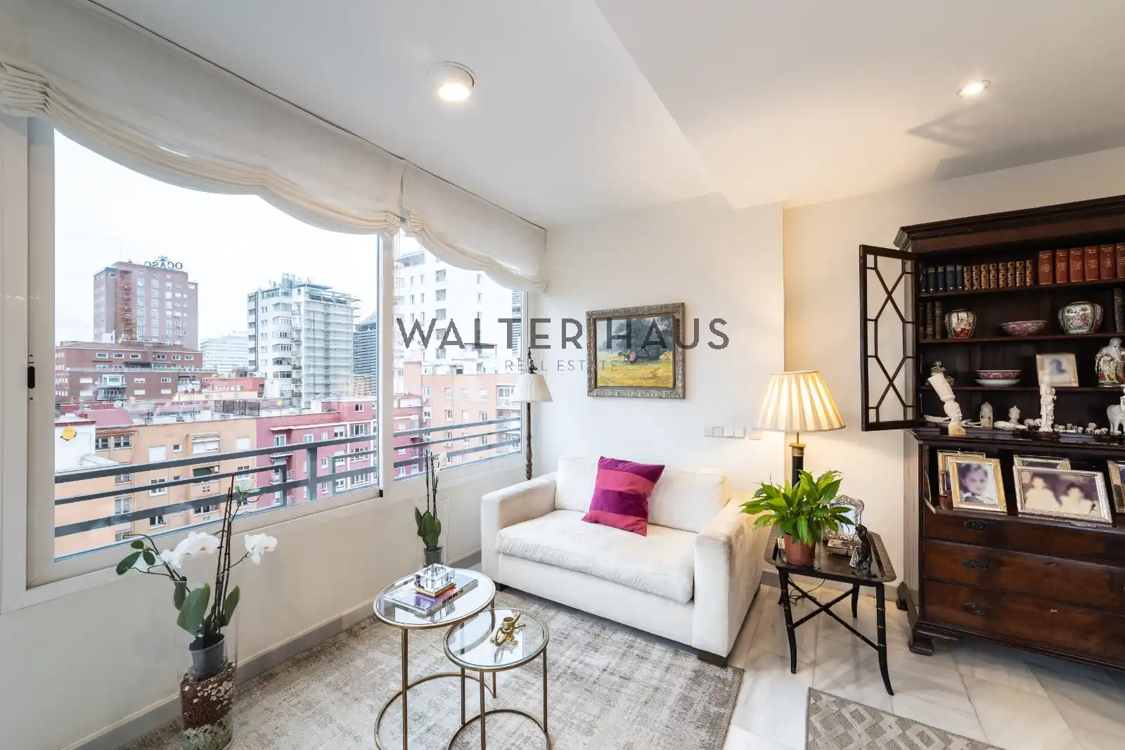 Sala d'estar de Dúplex en venda en Madrid amb Aire condicionat, Terrassa i Traster