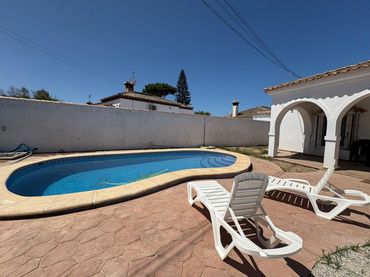 Xalet amb piscina en venda a Las Lagunas - Campano