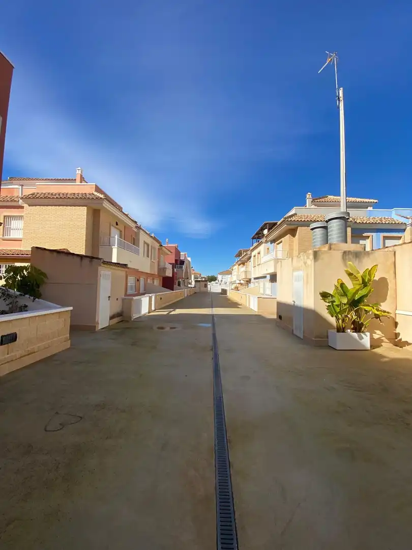 Vista exterior de Planta baixa en venda en Pilar de la Horadada amb Terrassa, Piscina i Piscina comunitària