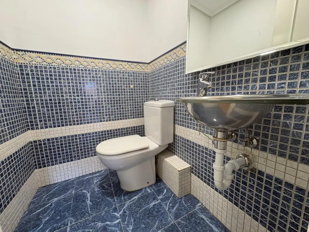 Badezimmer von Maisonette zum Verkauf in Madrid mit Heizung und Parkett