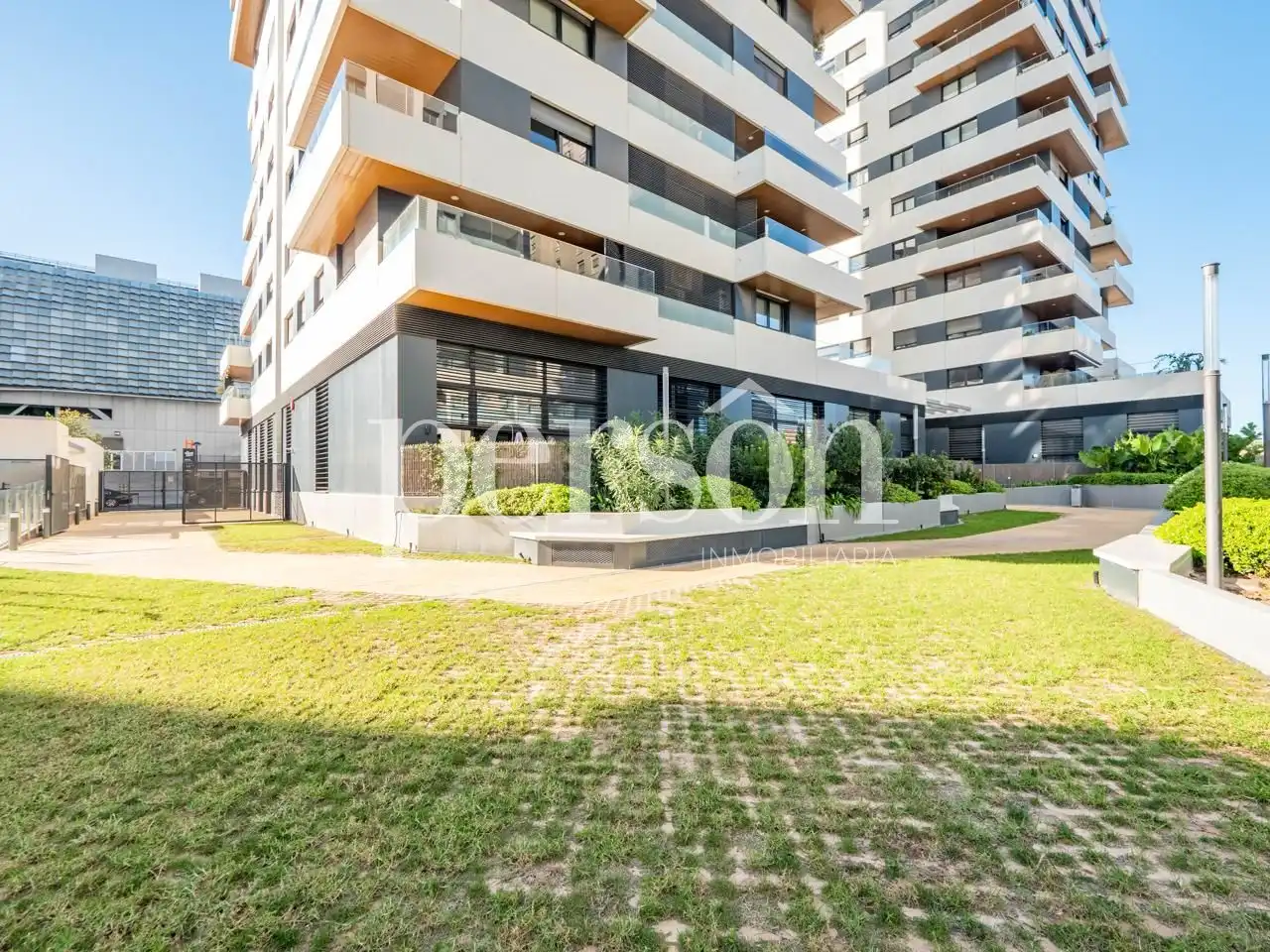 Außenansicht von Wohnung zum Verkauf in Valencia mit Klimaanlage, Terrasse und Schwimmbad