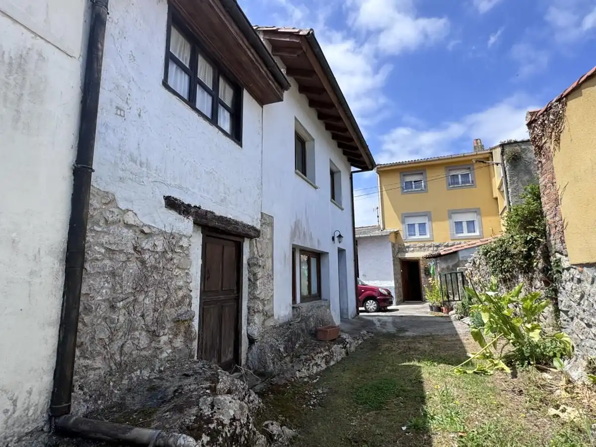 Vista exterior de Casa adosada en venta en Llanes con Calefacción, Jardín privado y Terraza
