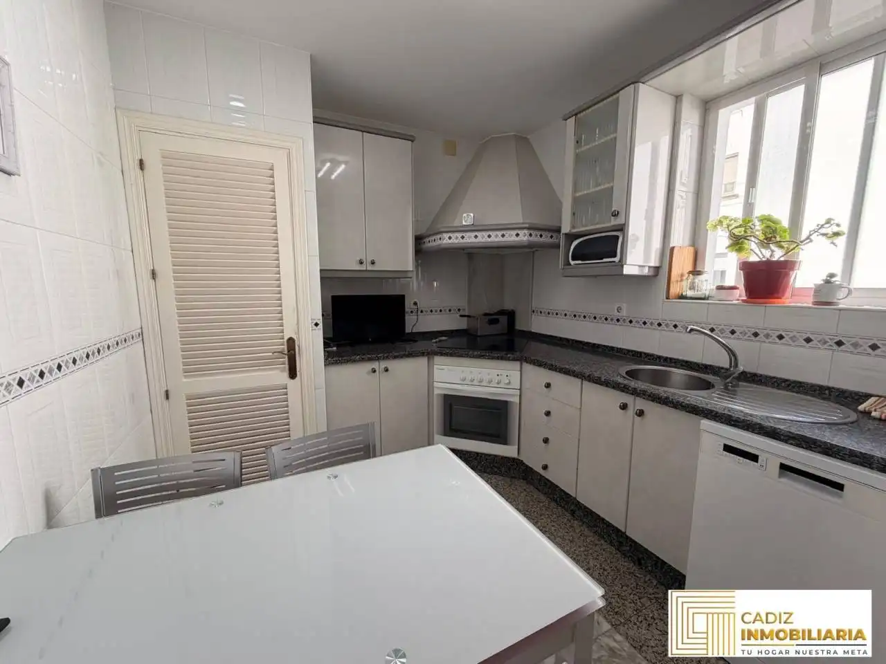 Küche von Wohnung zum Verkauf in Cádiz mit Klimaanlage