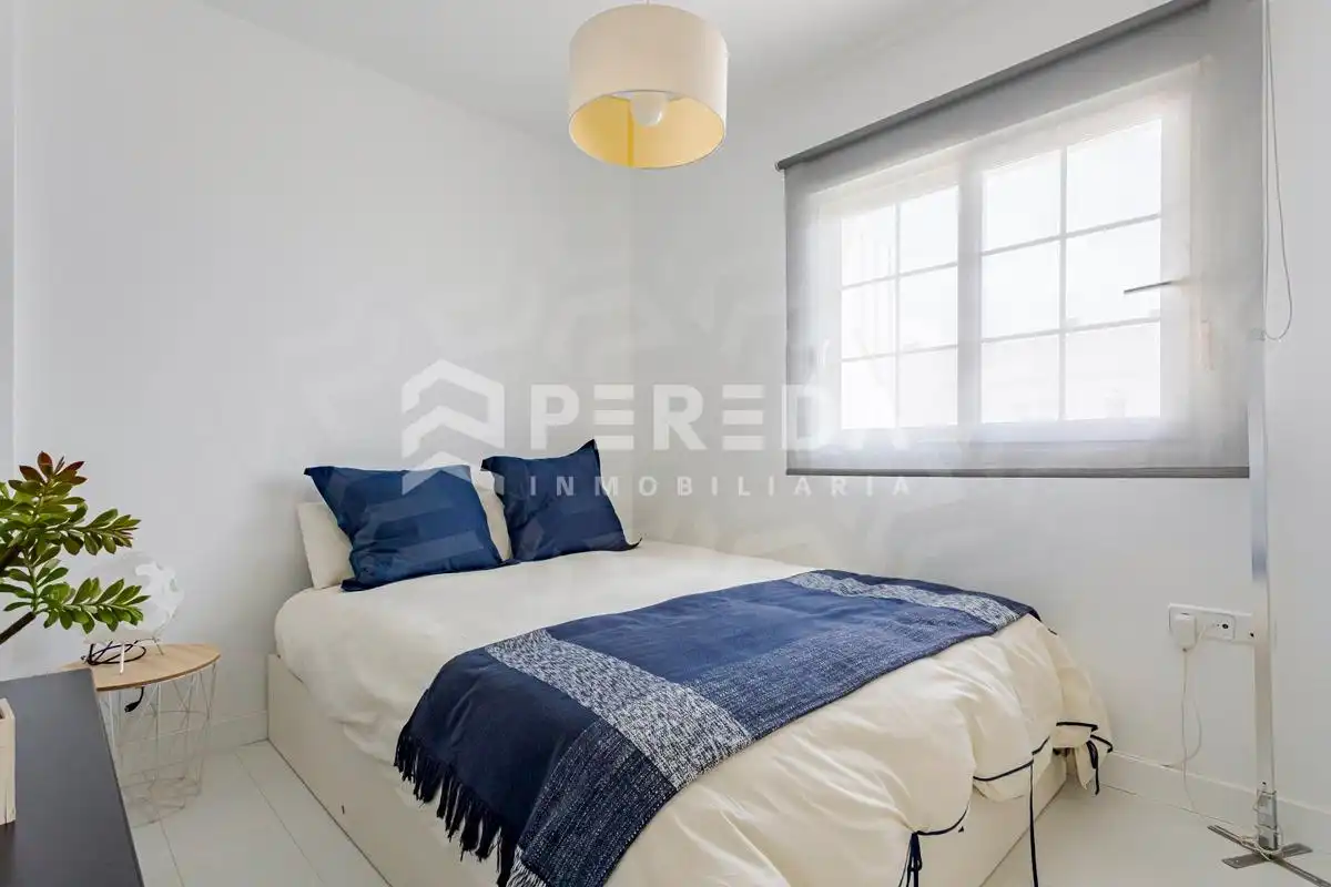 Habitación de Ático en venta en Roquetas de Mar con Aire acondicionado, Terraza y Piscina comunitaria