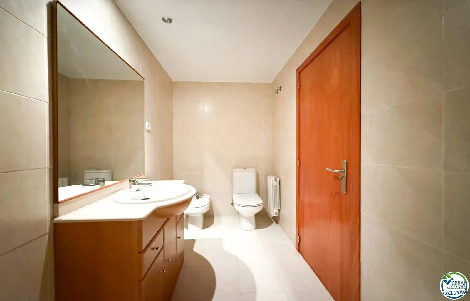 Badezimmer von Wohnungen zum Verkauf in Figueres mit Klimaanlage
