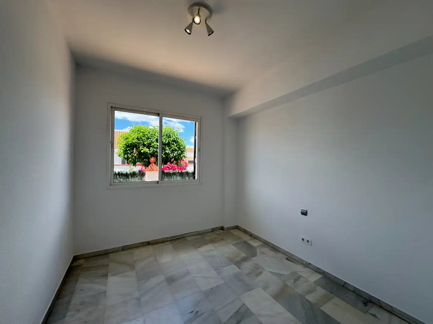 Habitación de Casa o chalet de alquiler en Espartinas con Aire acondicionado, Calefacción y Jardín privado