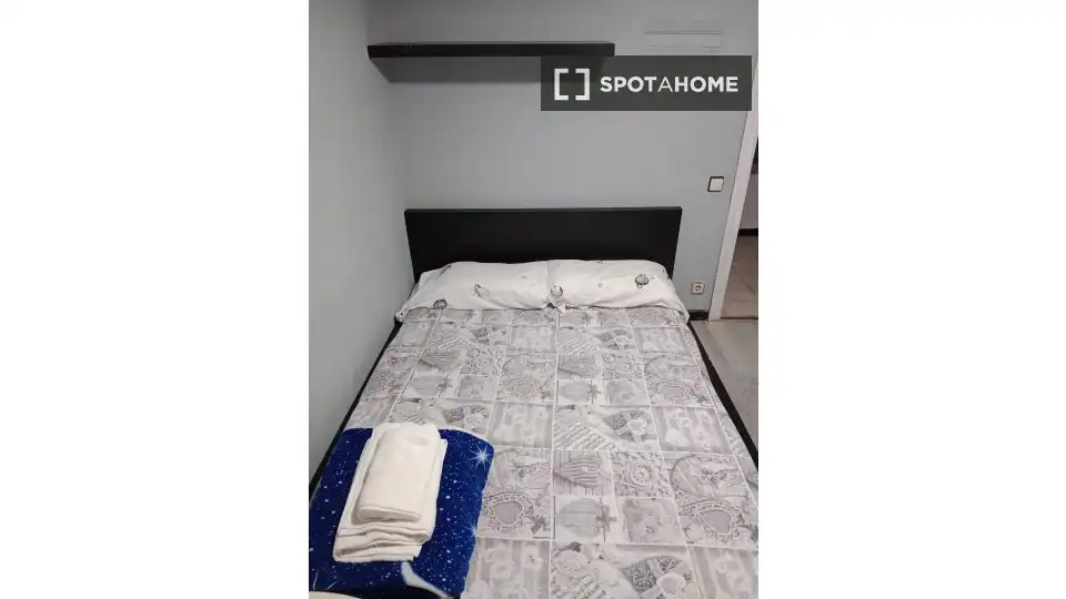 Habitación de Piso para compartir en Sabadell con Aire acondicionado, Calefacción y Amueblado