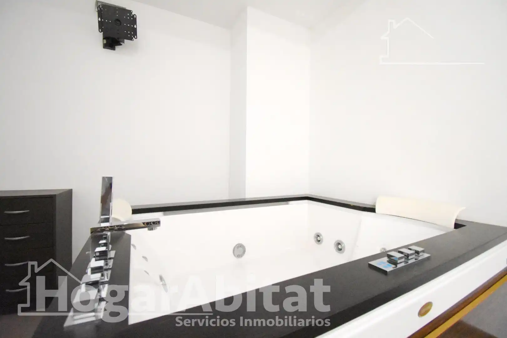Bany de Pis en venda en L'Alqueria de la Comtessa amb Moblat i Jacuzzi