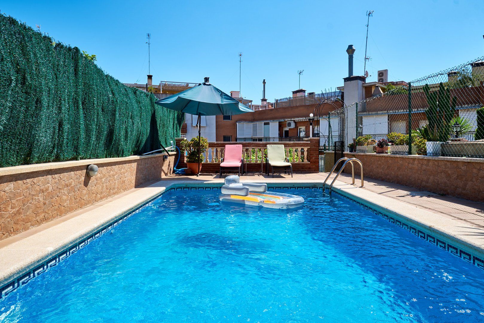 Piscina de Casa o xalet en venda en Mataró amb Aire condicionat, Calefacció i Terrassa