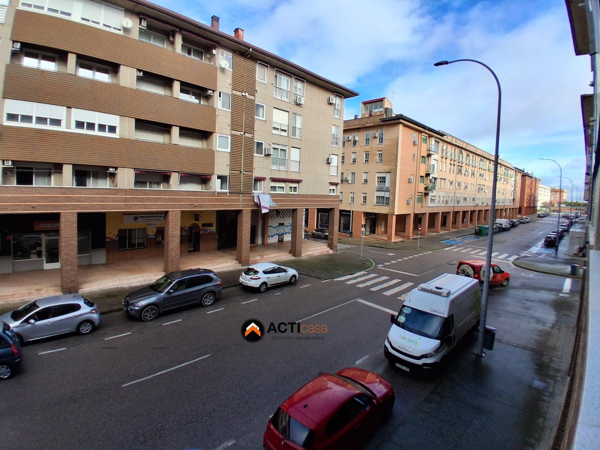 Vista exterior de Piso en venta en Cáceres Capital con Aire acondicionado, Trastero y Balcón