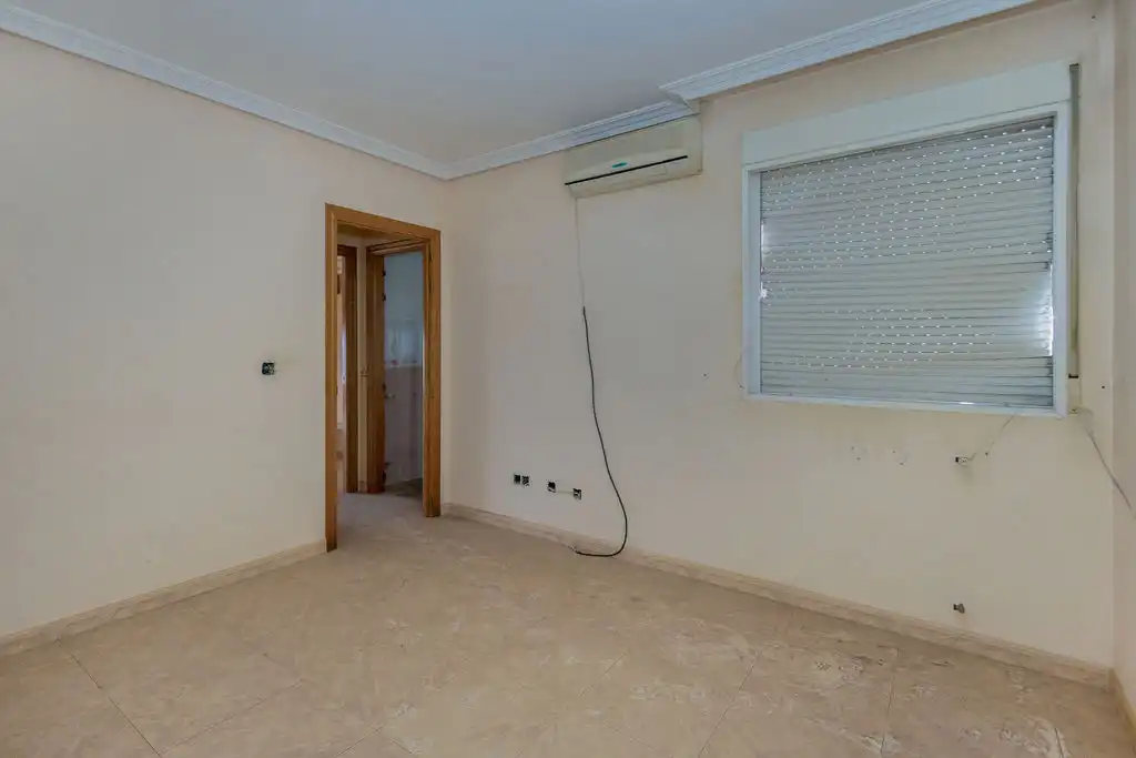 Flat with lift for sale in Av Reyes Católicos, imagen 8