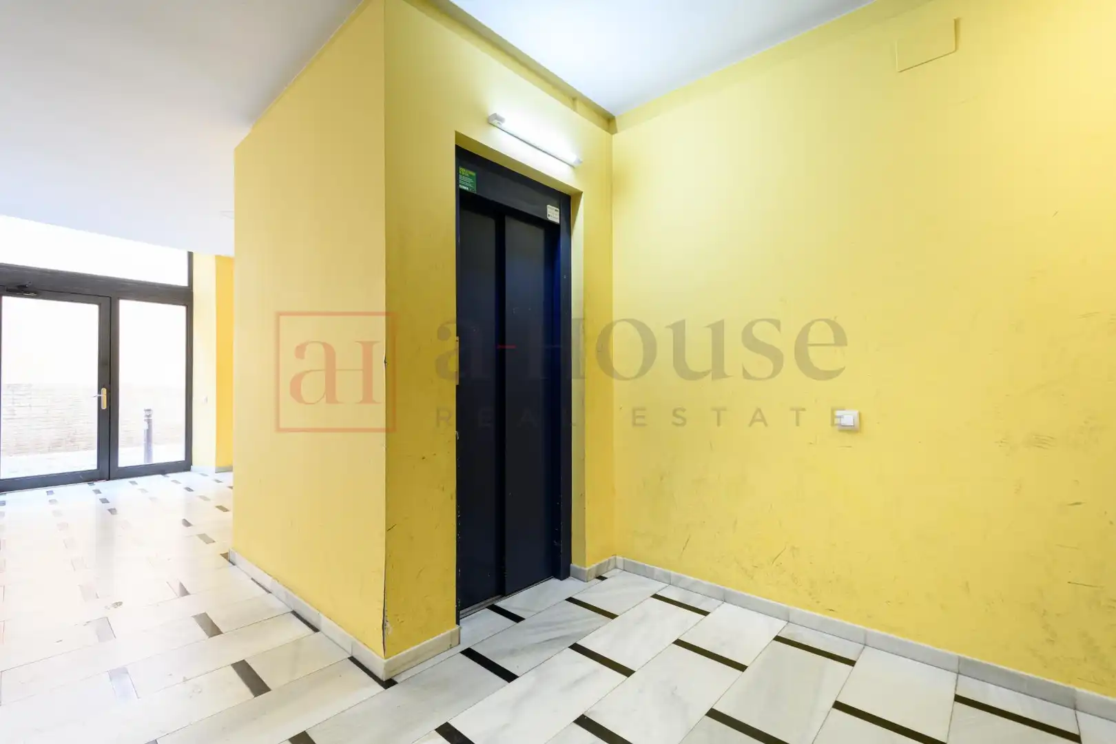 Flat for sale in Barcelona  with Air Conditioner, Heating and Storage room