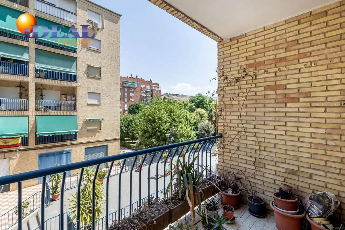 Appartamento con ascensore in vendita a Genil, imagen 2