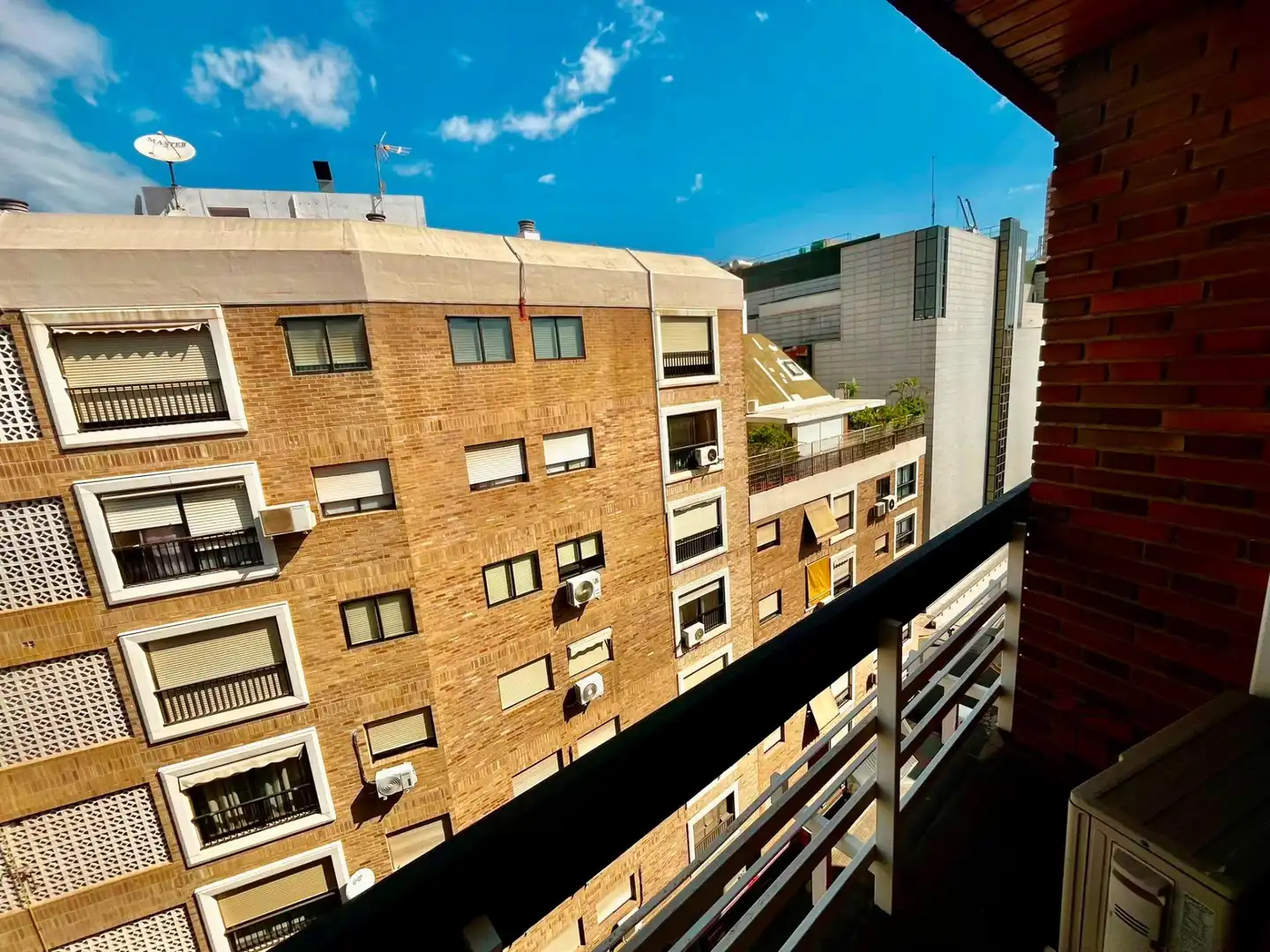 Außenansicht von Wohnung zur Miete in Alicante / Alacant mit Parkett