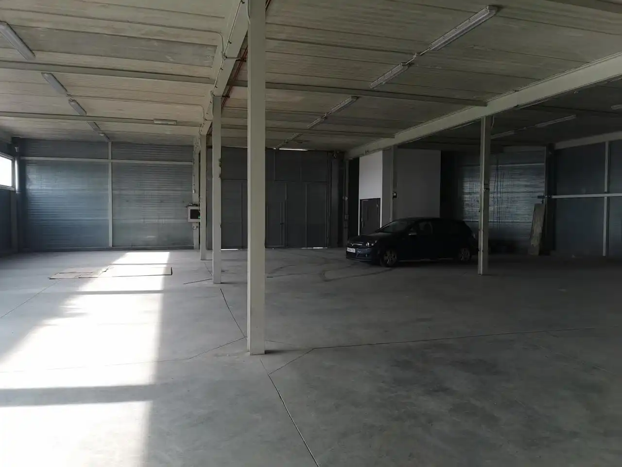Parkplatz von Fabrikhallen zum Verkauf in Valtierra