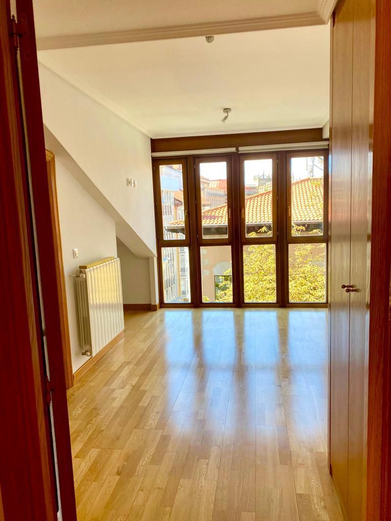 Vista exterior de Àtic en venda en Vitoria - Gasteiz amb Calefacció i Traster