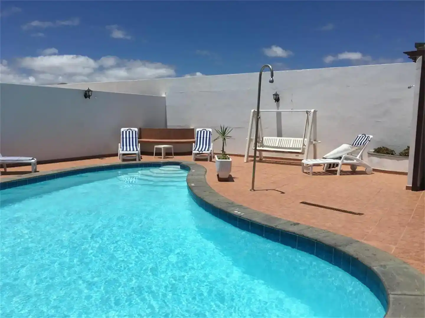 Piscina de Casa adosada en venda en Arrecife amb Aire condicionat, Jardí privat i Traster