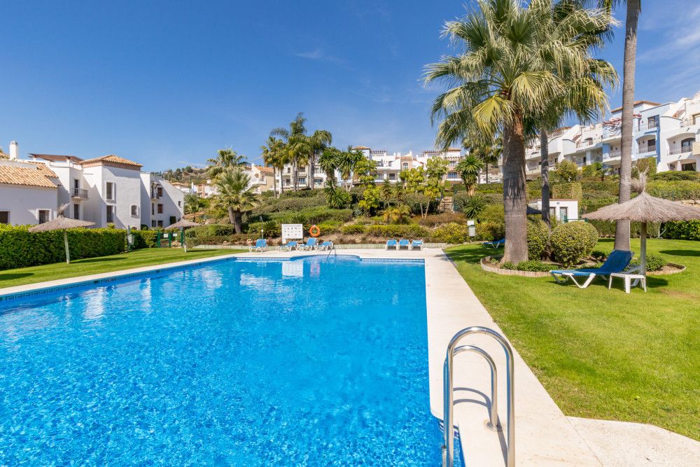 Jardí de Apartament en venda en Benahavís amb Aire condicionat, Terrassa i Traster
