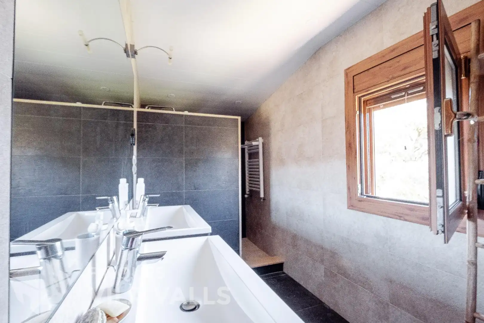 Bany de Casa o xalet en venda en Sant Quirze Safaja amb Jardí privat, Parquet i Terrassa