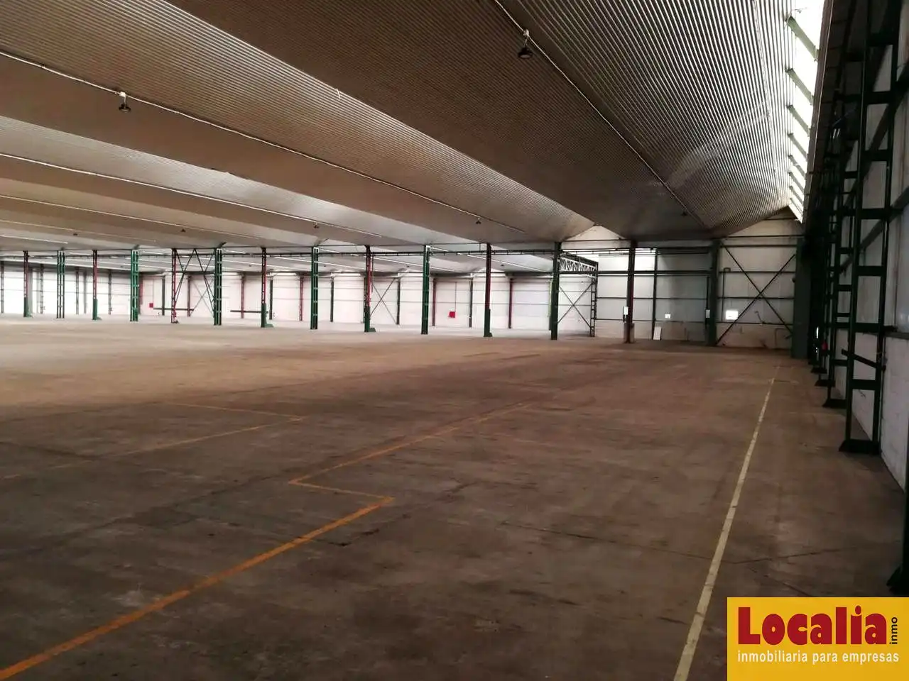 Fabrikhallen zur Miete in Los Corrales de Buelna 