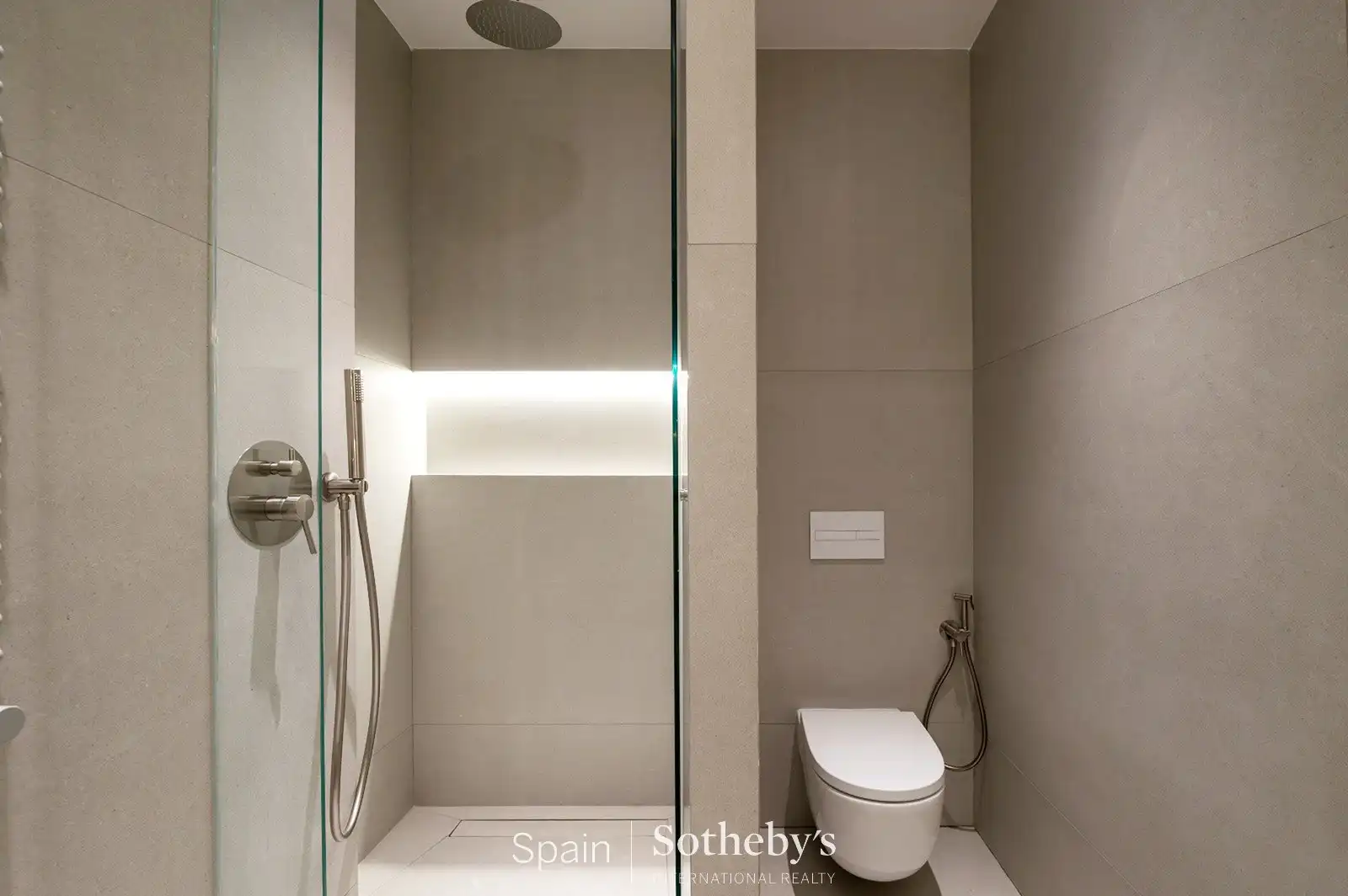 Bany de Apartament en venda en Madrid amb Aire condicionat, Calefacció i Terrassa